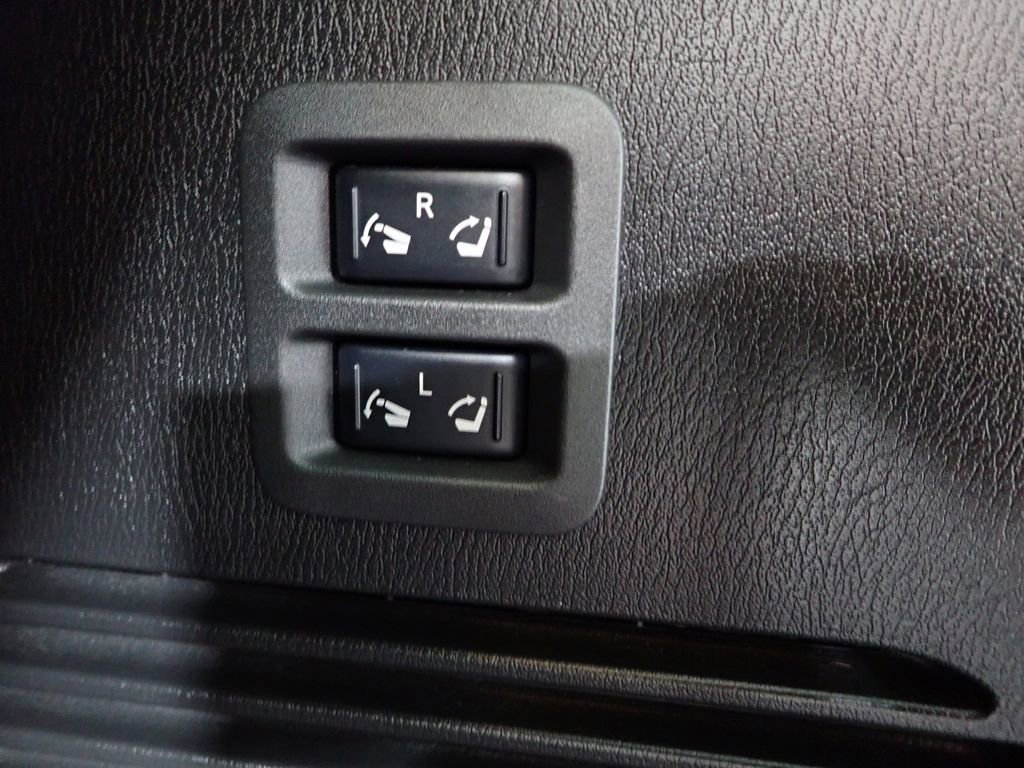 Used 2019 Nissan Armada Platinum w/ Captain's Chairs Package image 21