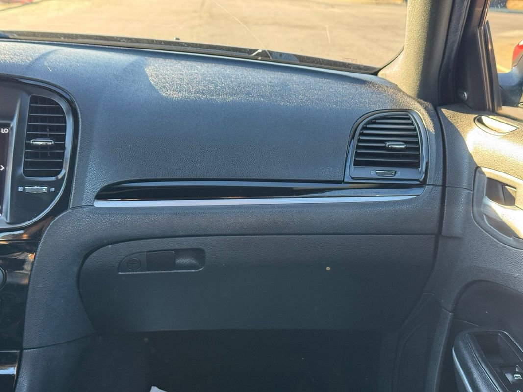 Used 2019 Chrysler 300 S image 31