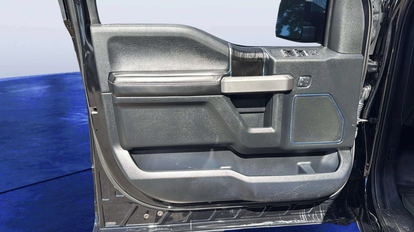 Used 2019 Ford F150 Platinum w/ Equipment Group 701A Luxury AWD/4WD image 17