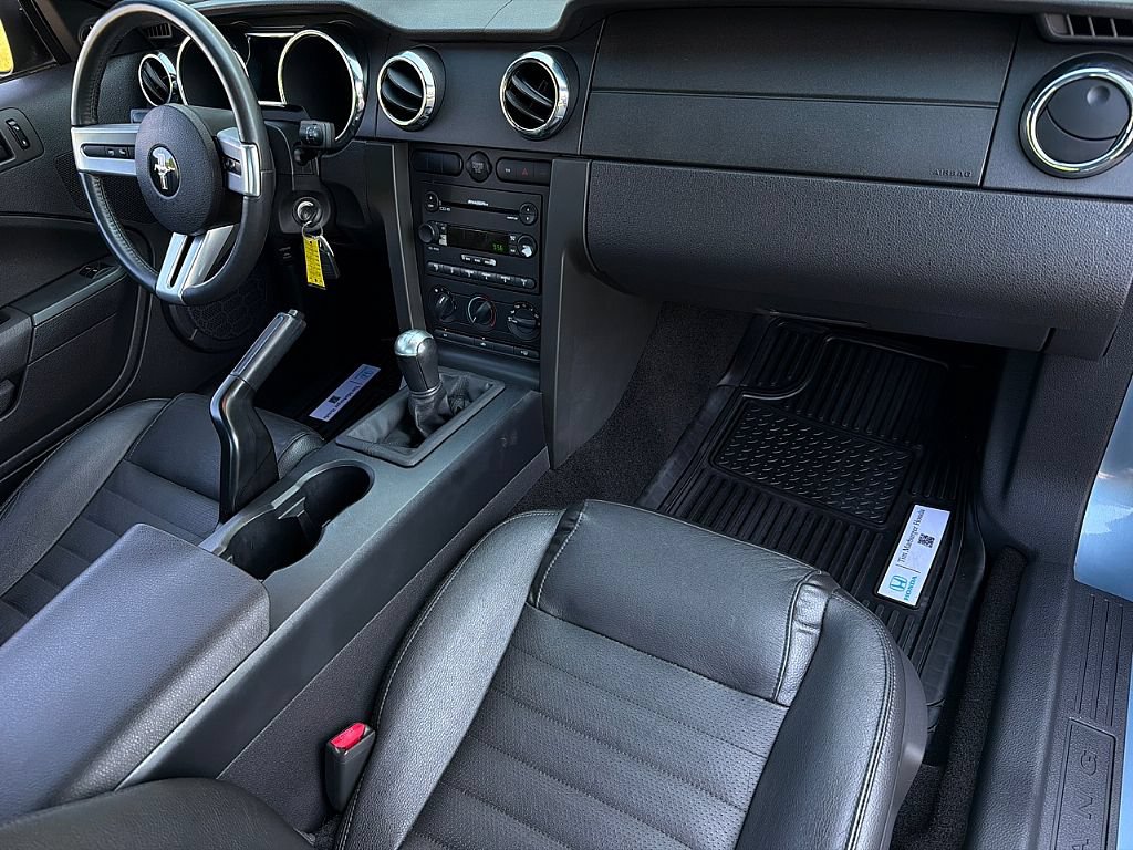 Used 2005 Ford Mustang GT RWD image 29