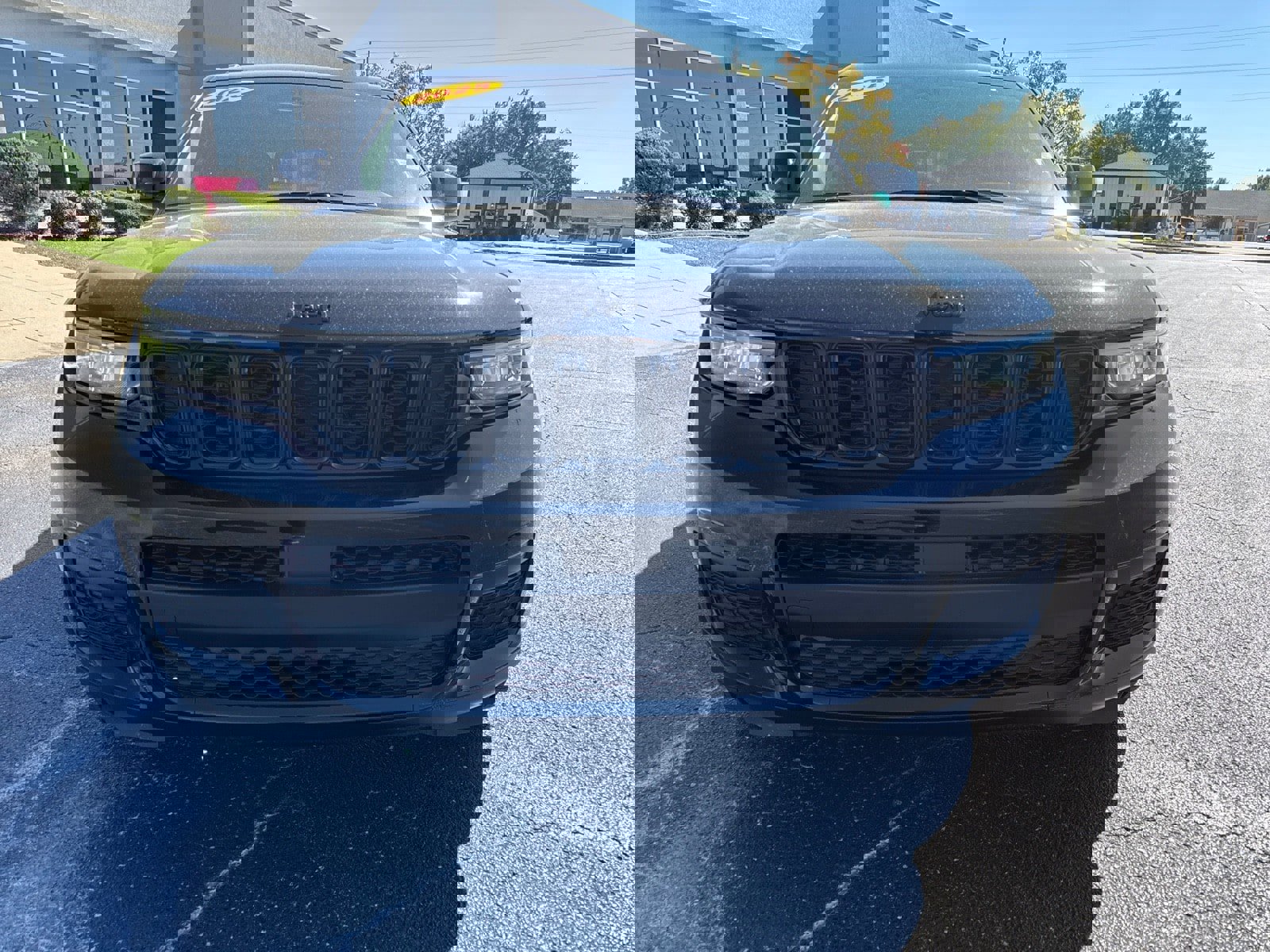 New 2025 Jeep Grand Cherokee L Laredo image 3
