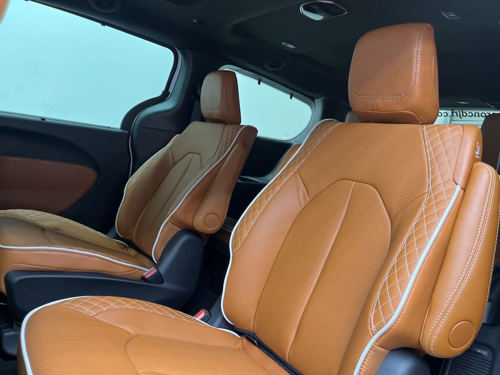 New 2026 Chrysler Pacifica Pinnacle image 8