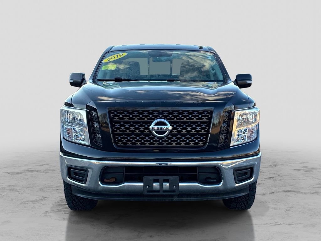 Used 2019 Nissan Titan SV image 2