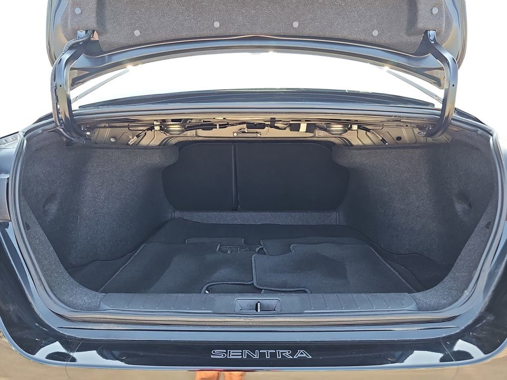 Used 2023 Nissan Sentra SR w/ Midnight Edition Package FWD image 28