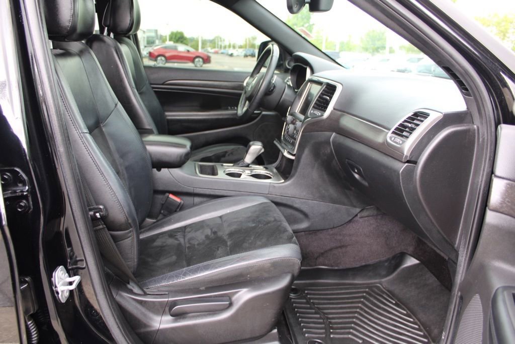 Used 2017 Jeep Grand Cherokee Altitude AWD/4WD image 22