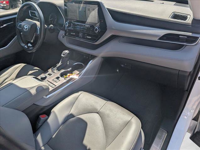 Used 2021 Toyota Highlander Platinum AWD/4WD image 20
