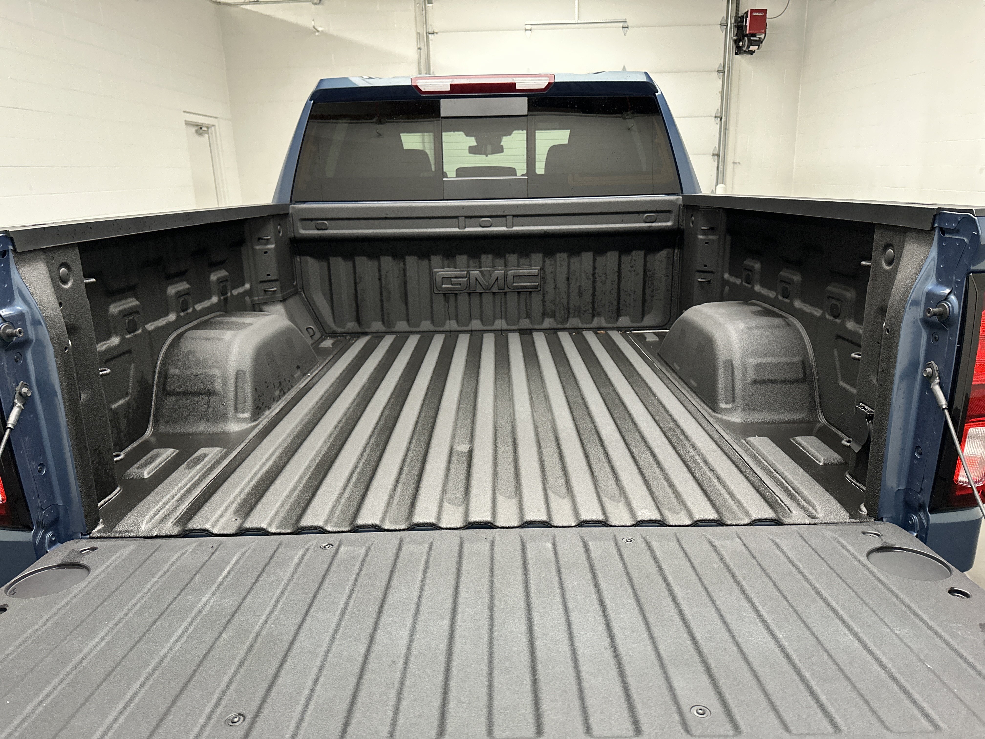 Used 2026 GMC Sierra 1500 Elevation w/ LPO, Elevation Black Package AWD/4WD image 16