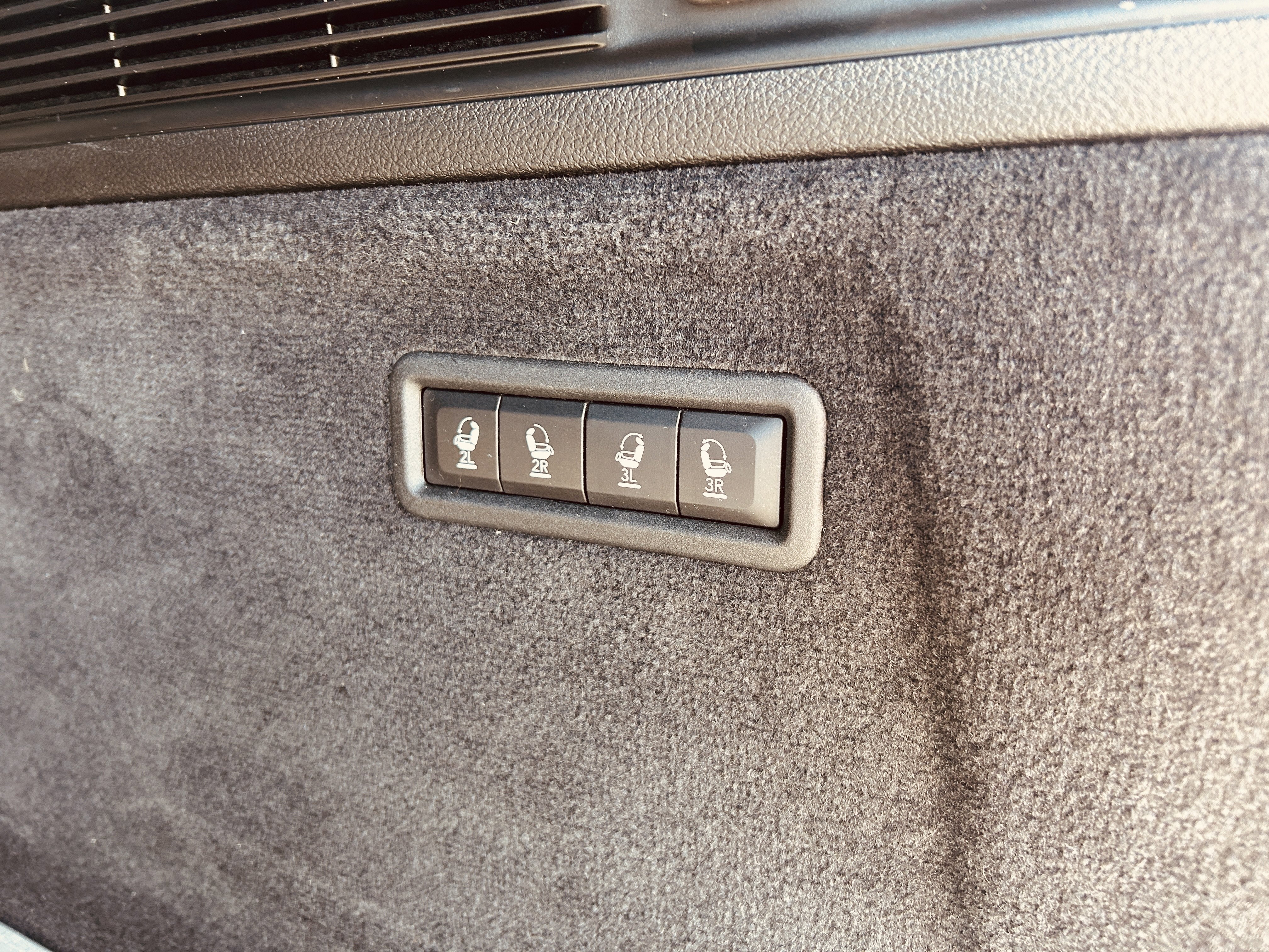 Used 2024 Jeep Grand Wagoneer L Base image 33