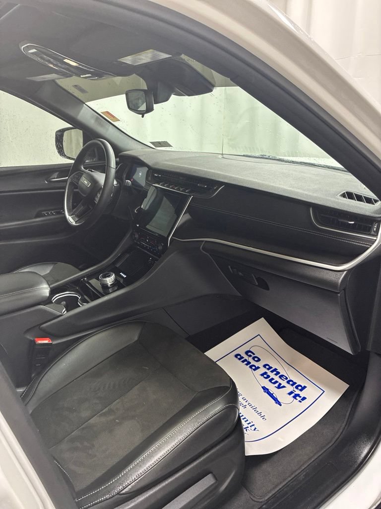 Used 2023 Jeep Grand Cherokee Altitude AWD/4WD image 31