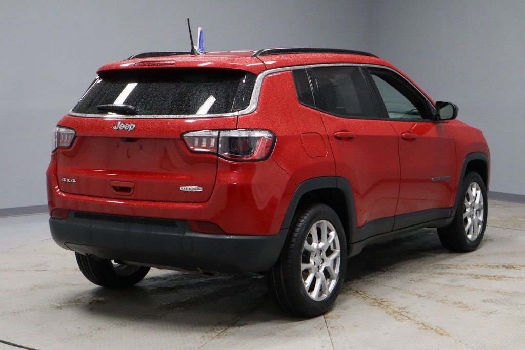 Used 2023 Jeep Compass Latitude image 10