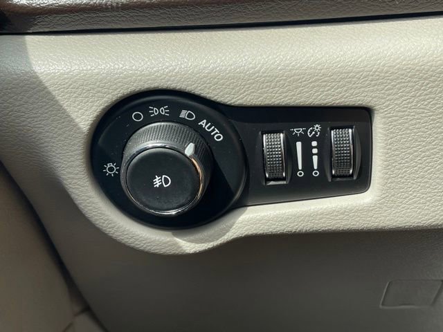 Used 2017 Chrysler Pacifica Touring-L Plus image 16