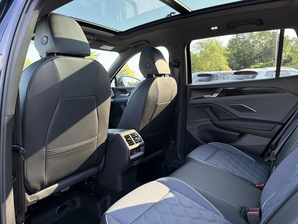 New 2026 Volkswagen Tiguan SEL R-Line AWD/4WD image 12