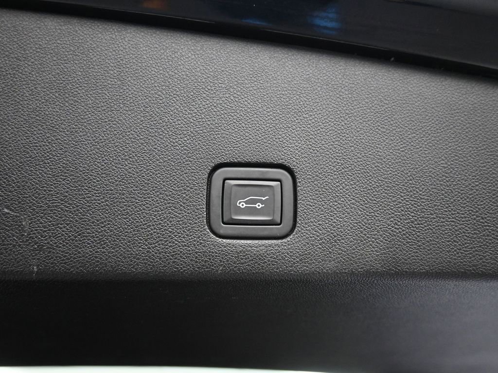 Used 2023 Cadillac XT6 Luxury image 24