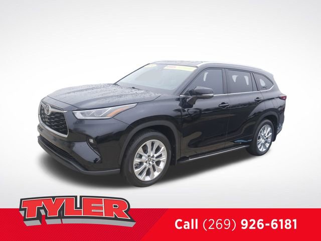 Used 2024 Toyota Highlander Limited AWD/4WD image 3
