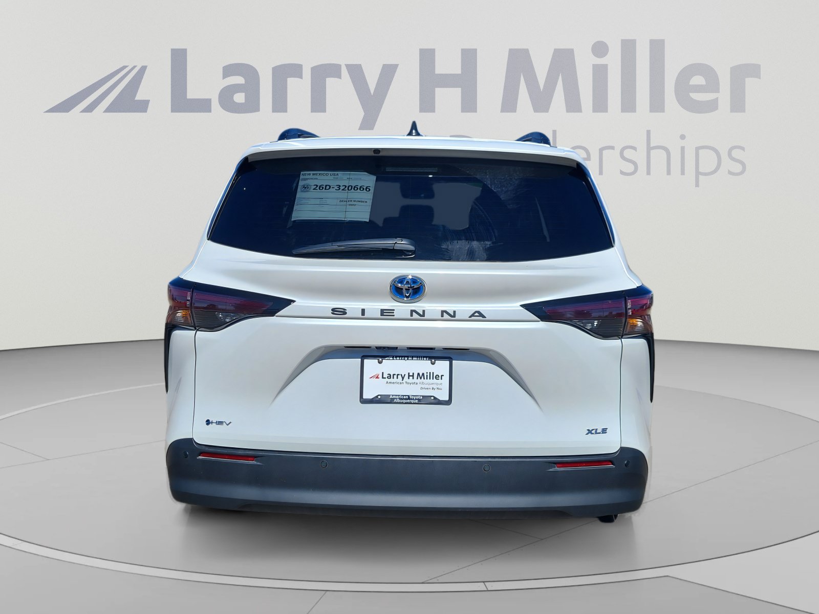 Used 2025 Toyota Sienna XLE FWD image 4