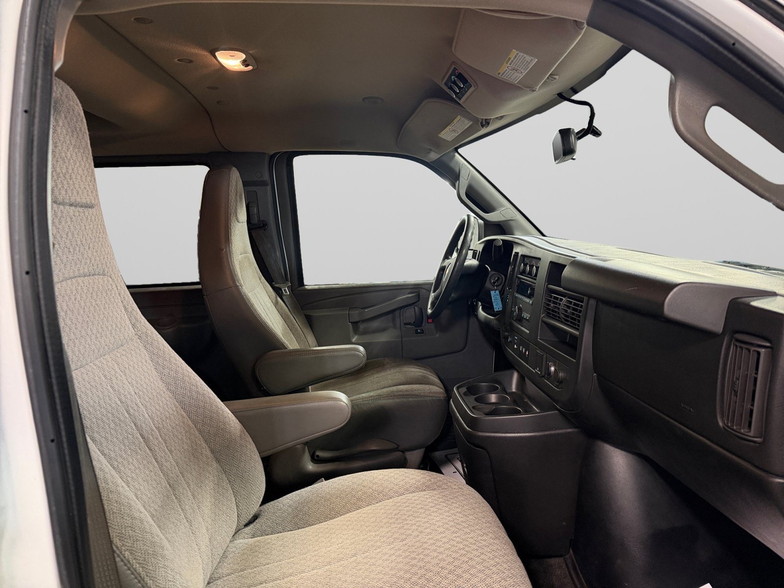 Used 2017 Chevrolet Express 3500 LT w/ LT Preferred Equipment Group RWD image 23