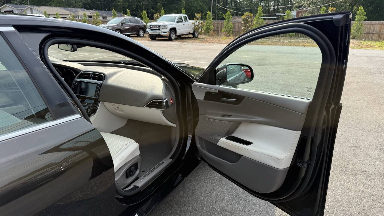 Used 2018 Jaguar XE Prestige RWD image 15
