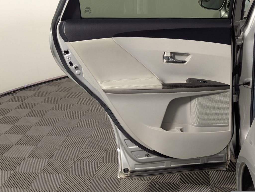 Used 2014 Toyota Venza XLE FWD image 49