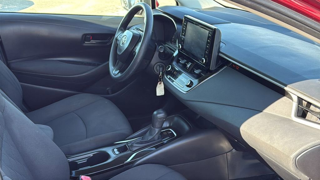 Used 2022 Toyota Corolla LE image 8