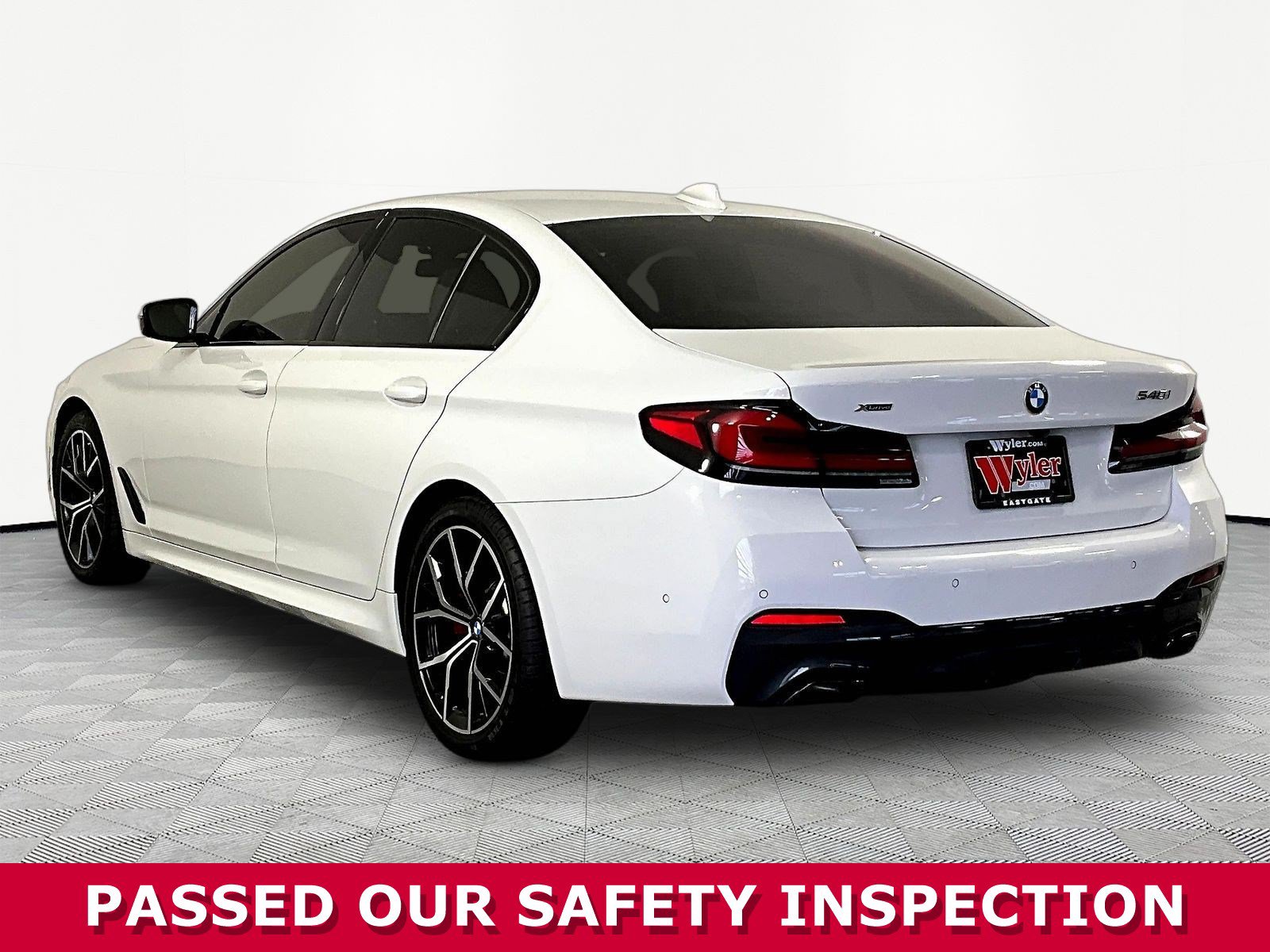 Used 2021 BMW 540i xDrive w/ M Sport Package AWD/4WD image 4