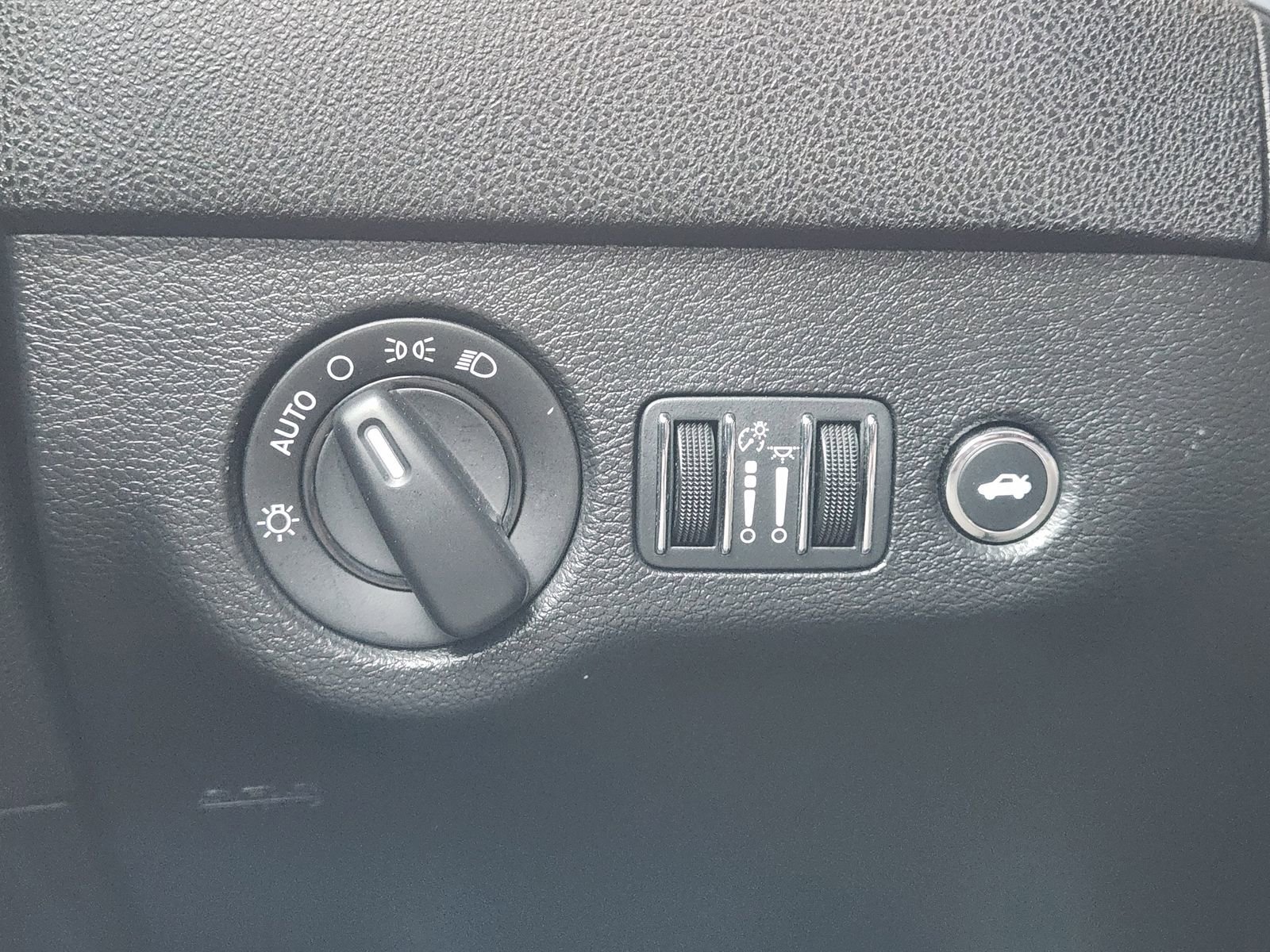 Used 2019 Dodge Charger SXT w/ Leather Interior Group RWD image 22