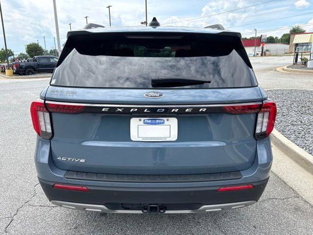 Certified 2025 Ford Explorer Active w/ Active Comfort Package RWD image 7