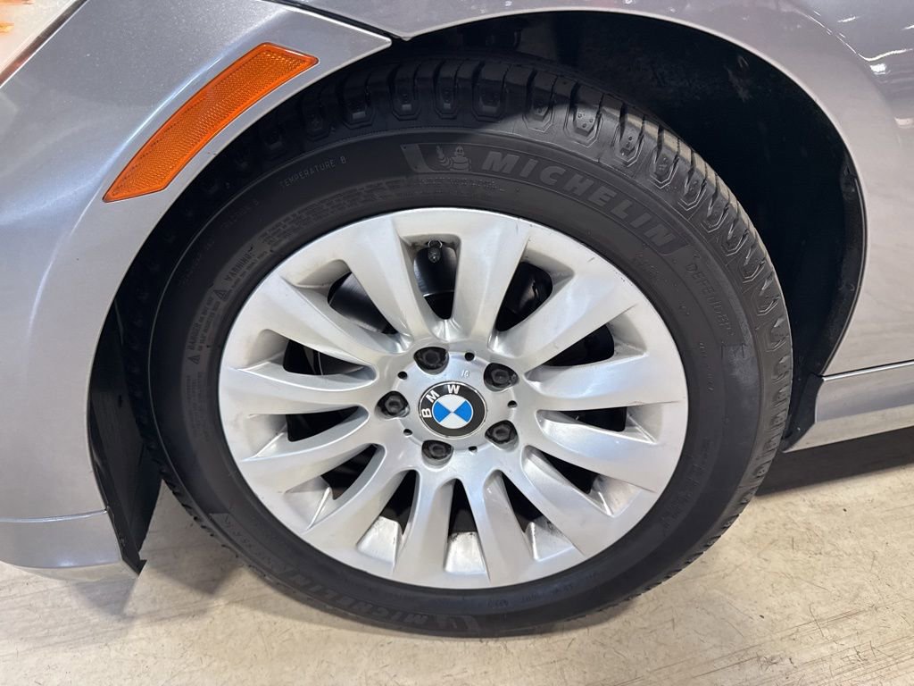 Used 2009 BMW 328i xDrive Sedan image 2