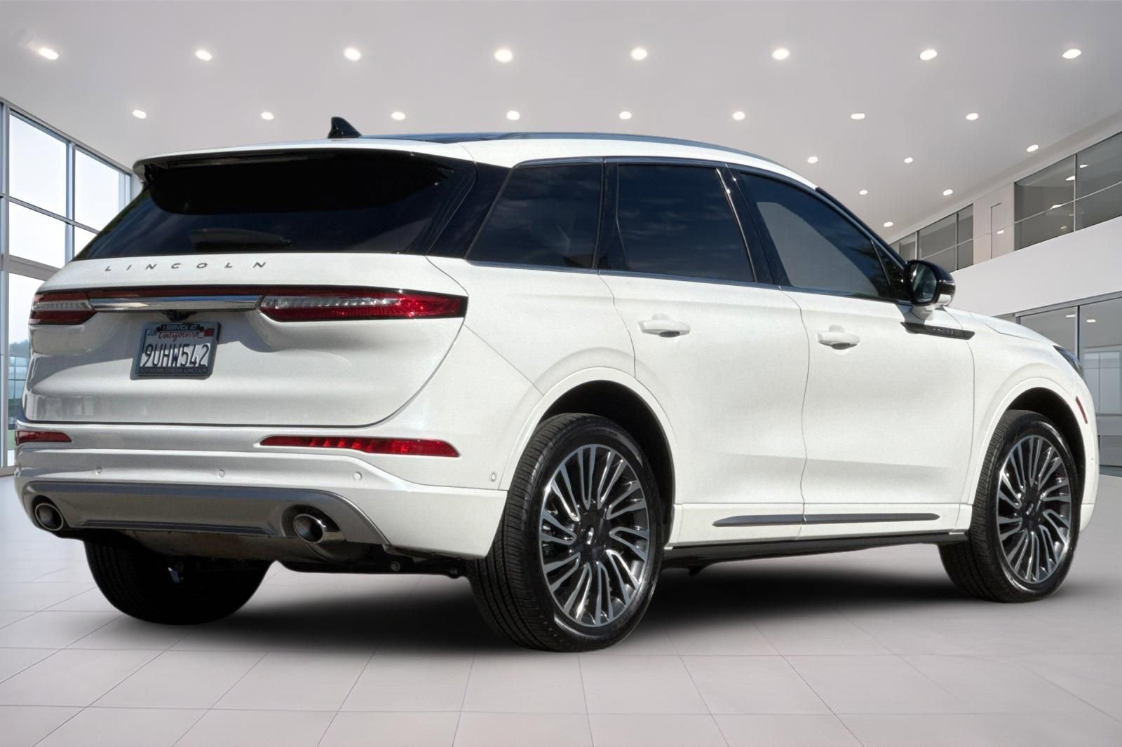Used 2021 Lincoln Corsair Reserve w/ Equipment Group 201A image 4