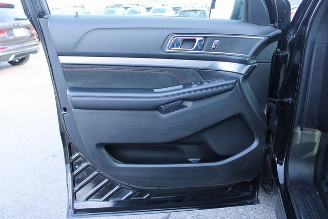 Used 2018 Ford Explorer XLT w/ Equipment Group 202A image 10