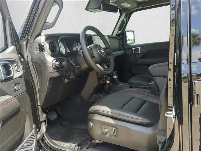 Used 2025 Jeep Gladiator Rubicon w/ Convenience Group AWD/4WD image 16