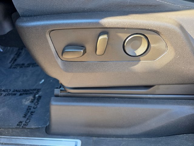 Used 2023 Chevrolet Silverado 1500 LT AWD/4WD image 23