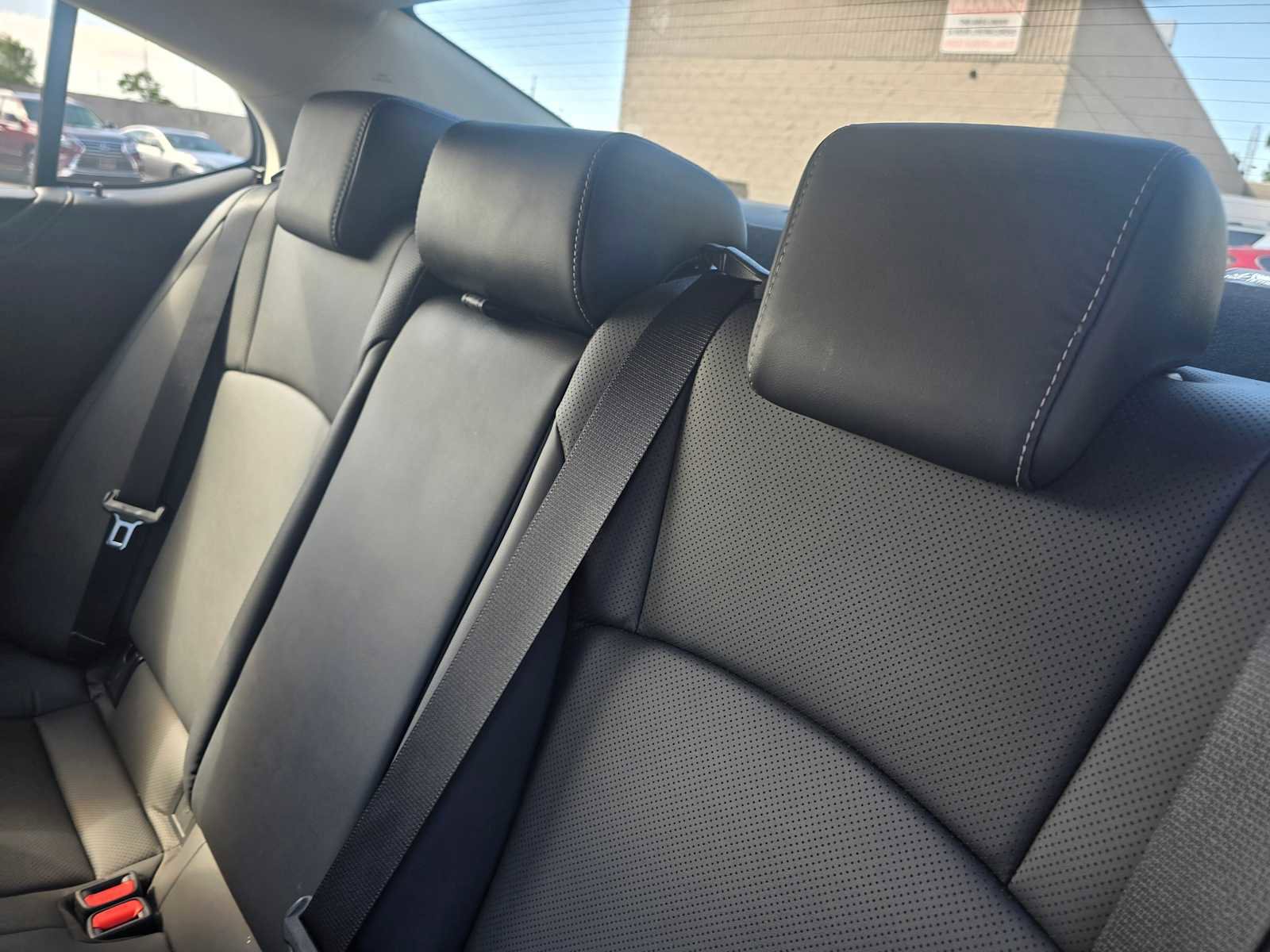 Certified 2025 Lexus ES 300h w/ Premium Package FWD image 17