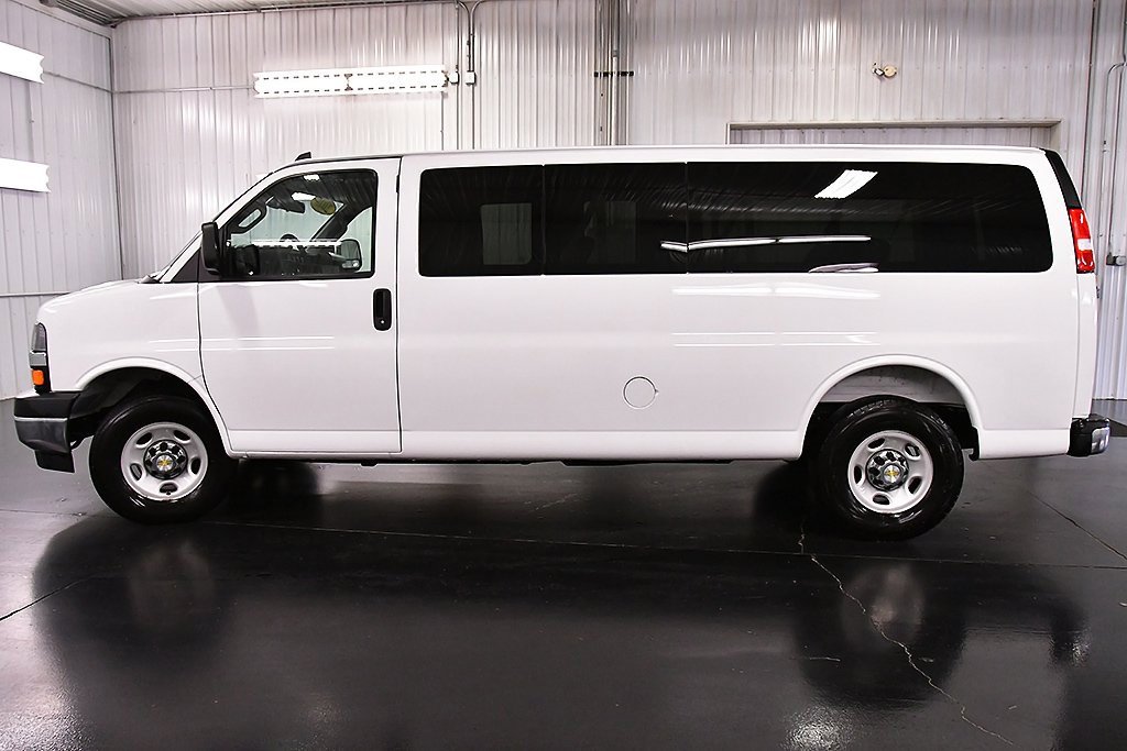 Used 2025 Chevrolet Express 3500 LT w/ LT Preferred Equipment Group image 4