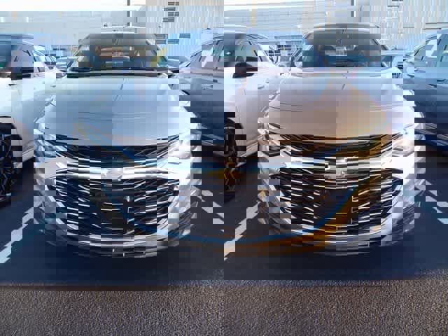 Used 2022 Chevrolet Malibu LT image 2