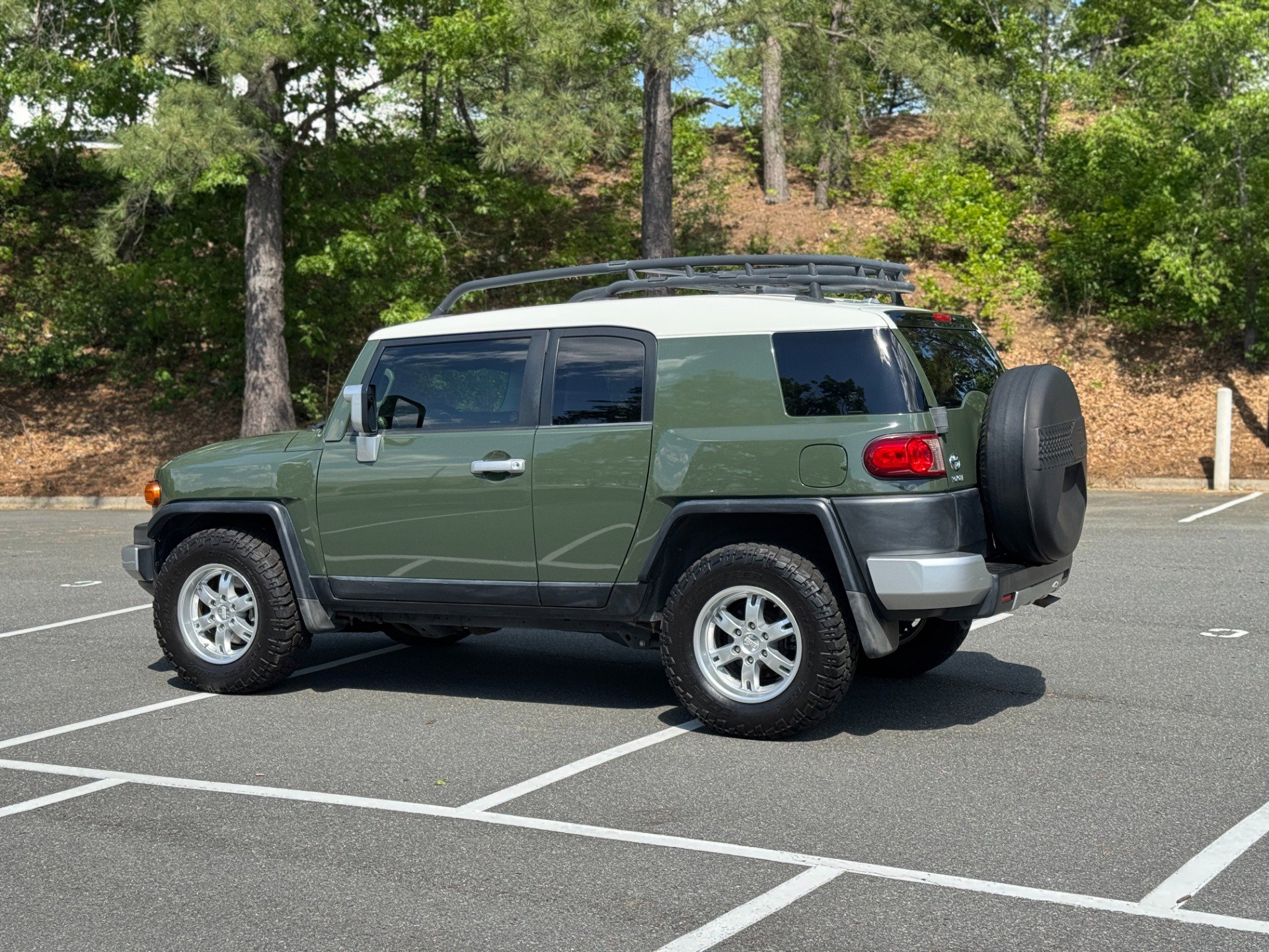 Used 2011 Toyota FJ Cruiser 2WD w/ Convenience Pkg image 7