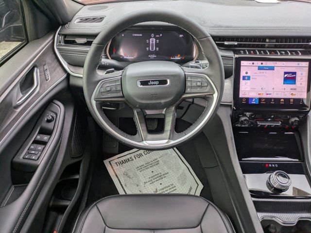 New 2025 Jeep Grand Cherokee Limited w/ Black Appearance Package RWD image 14