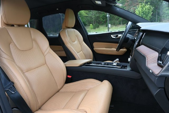 Used 2024 Volvo XC60 B5 Ultimate AWD/4WD image 40
