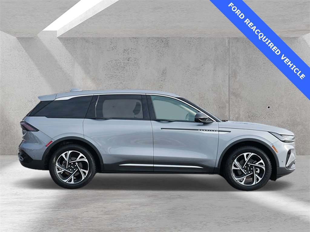 Used 2024 Lincoln Nautilus Premier w/ Equipment Group 102A image 2