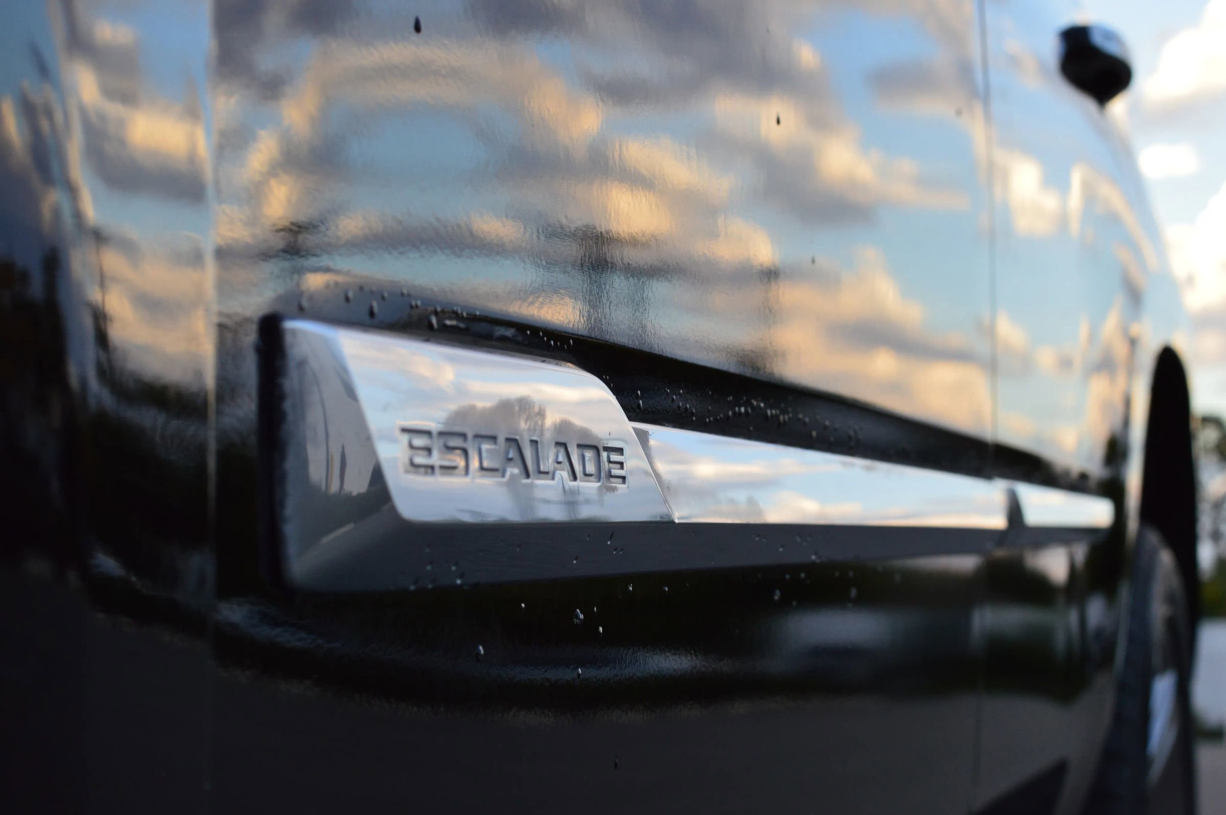 Used 2017 Cadillac Escalade Premium Luxury image 19