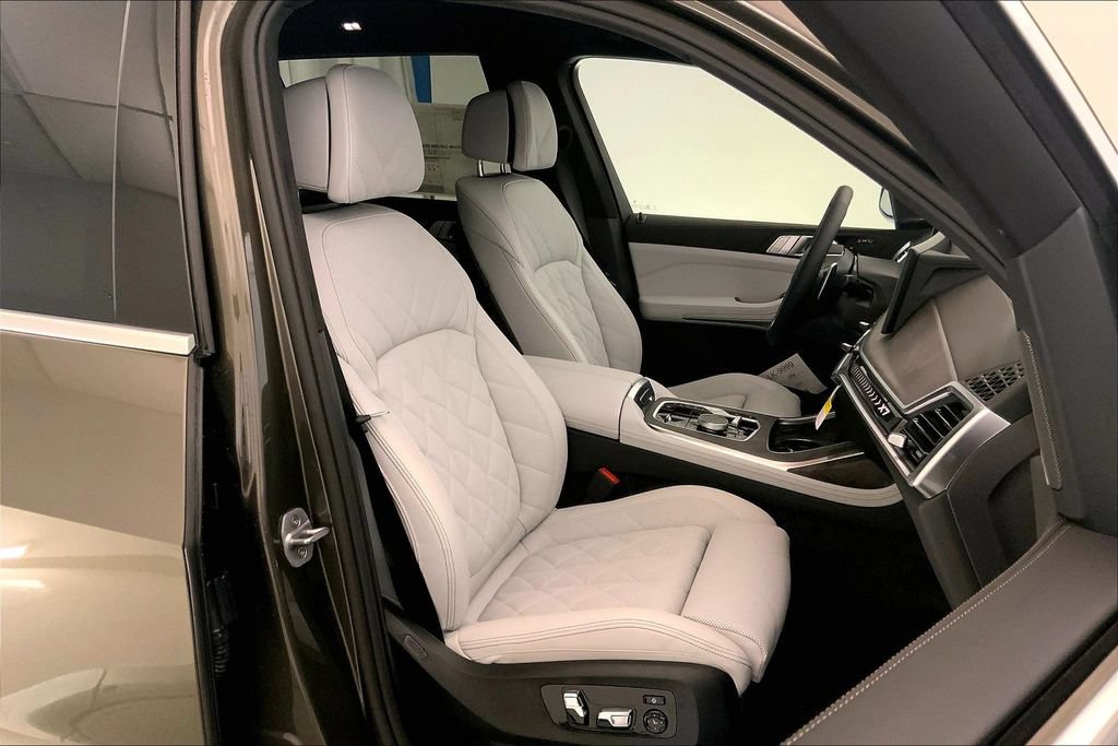 New 2027 BMW X7 xDrive40i w/ Premium Package AWD/4WD image 7