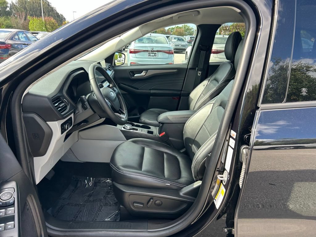 New 2023 Ford Escape SE FWD image 14