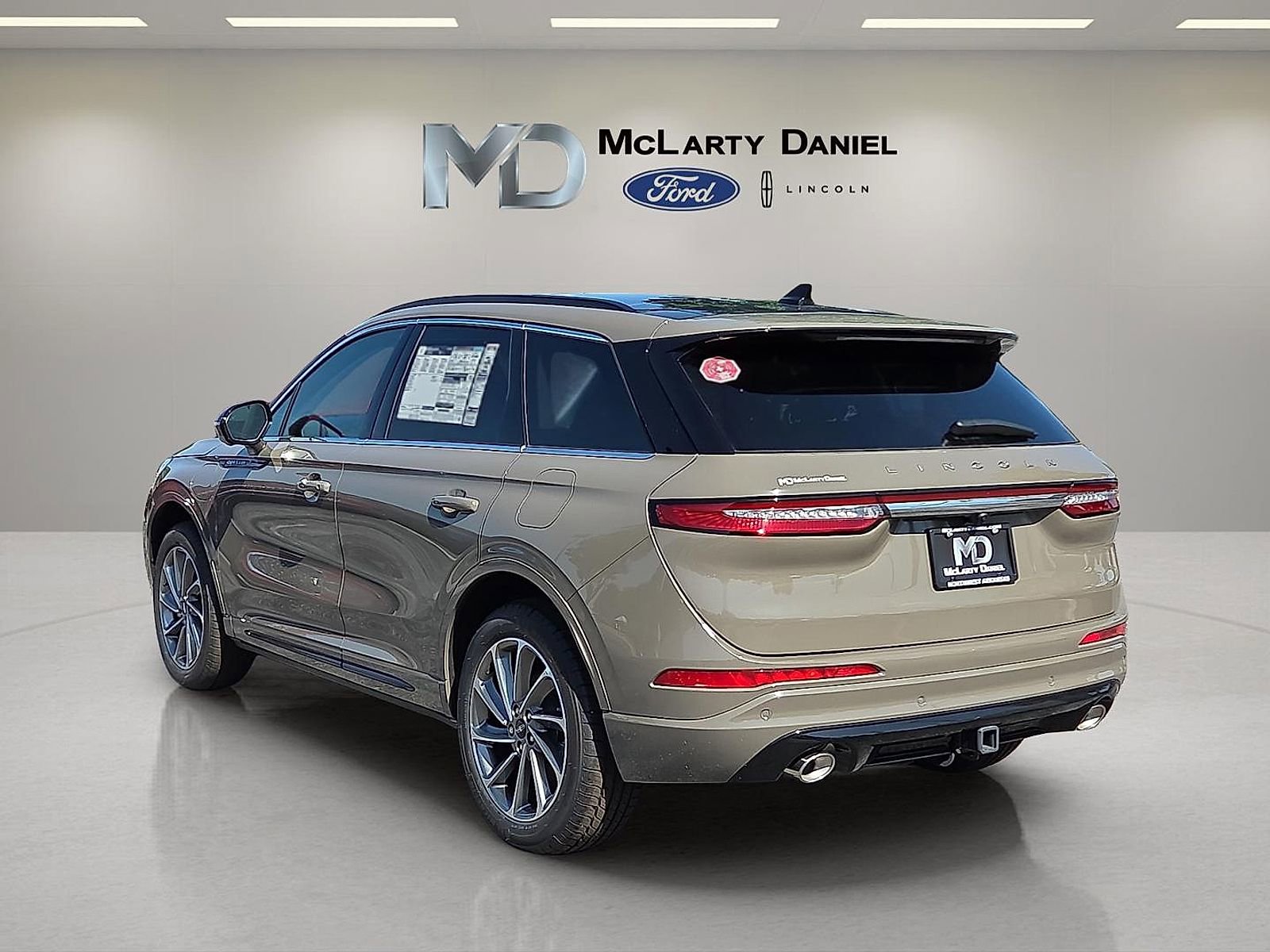 New 2025 Lincoln Corsair Grand Touring w/ Equipment Group 302A AWD/4WD image 4