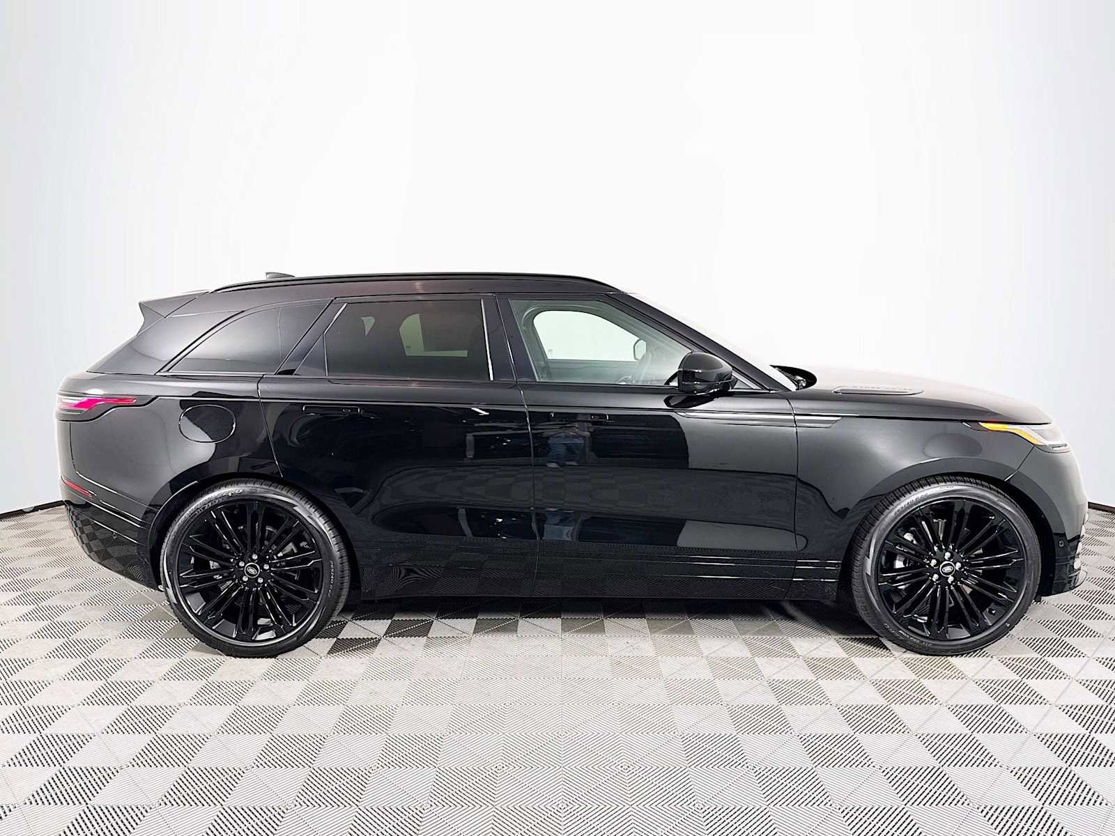 New 2026 Land Rover Range Rover Velar Dynamic SE image 5