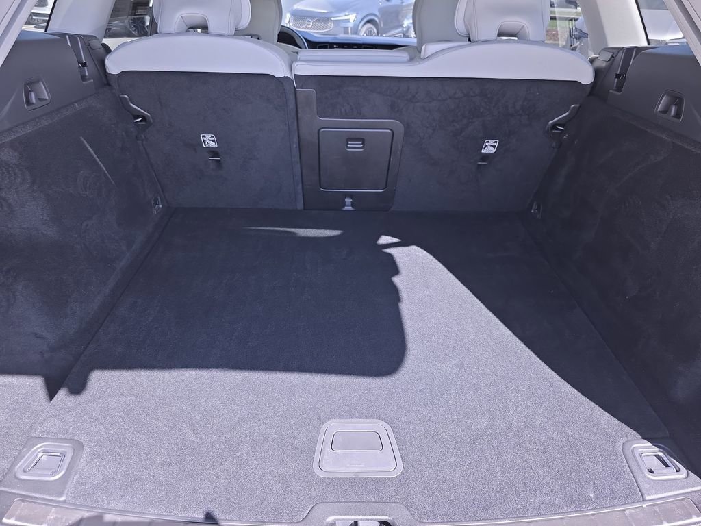 Used 2023 Volvo XC60 B5 Core w/ Climate Package image 12