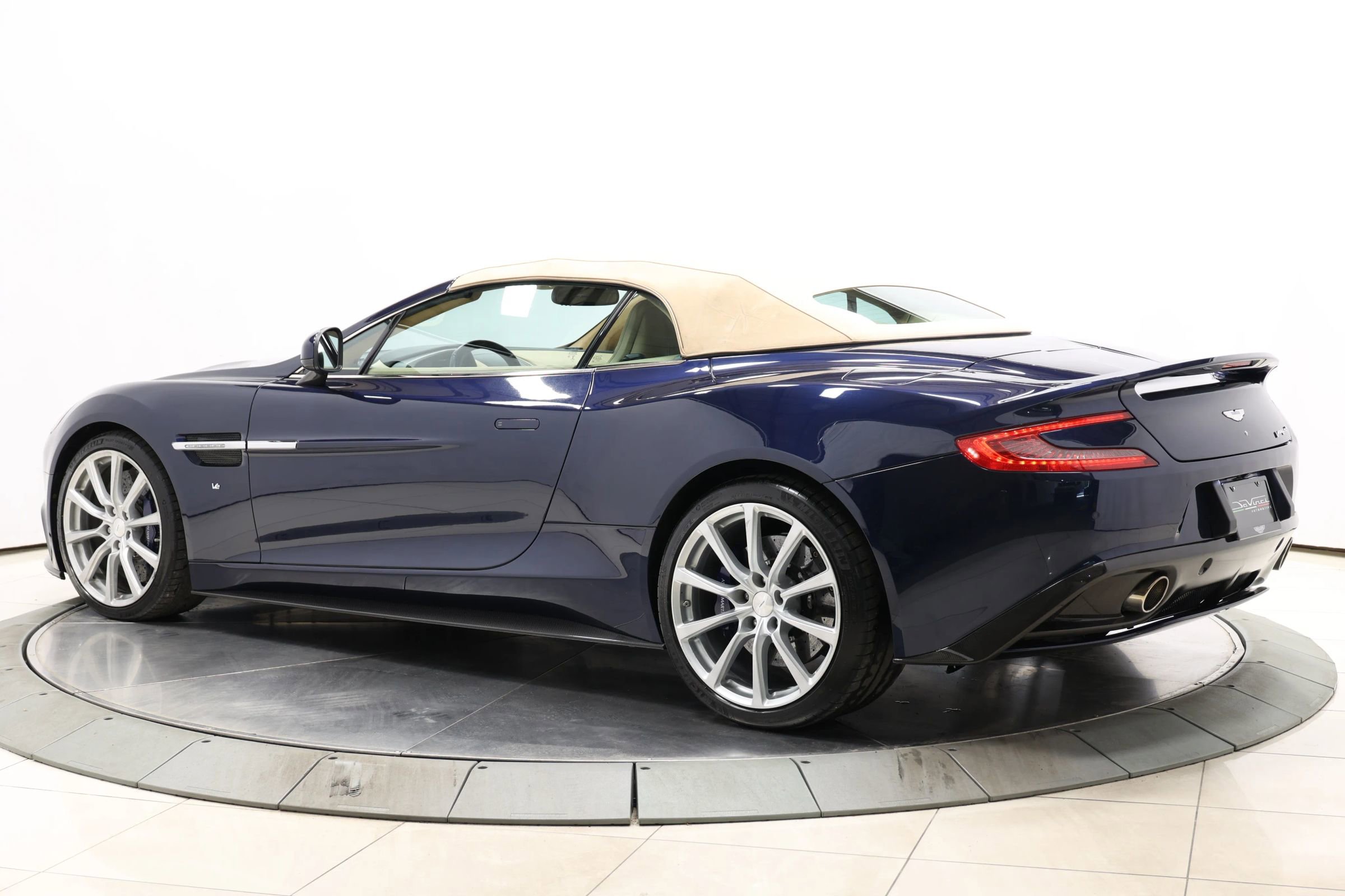 Used 2016 Aston Martin Vanquish Volante image 50