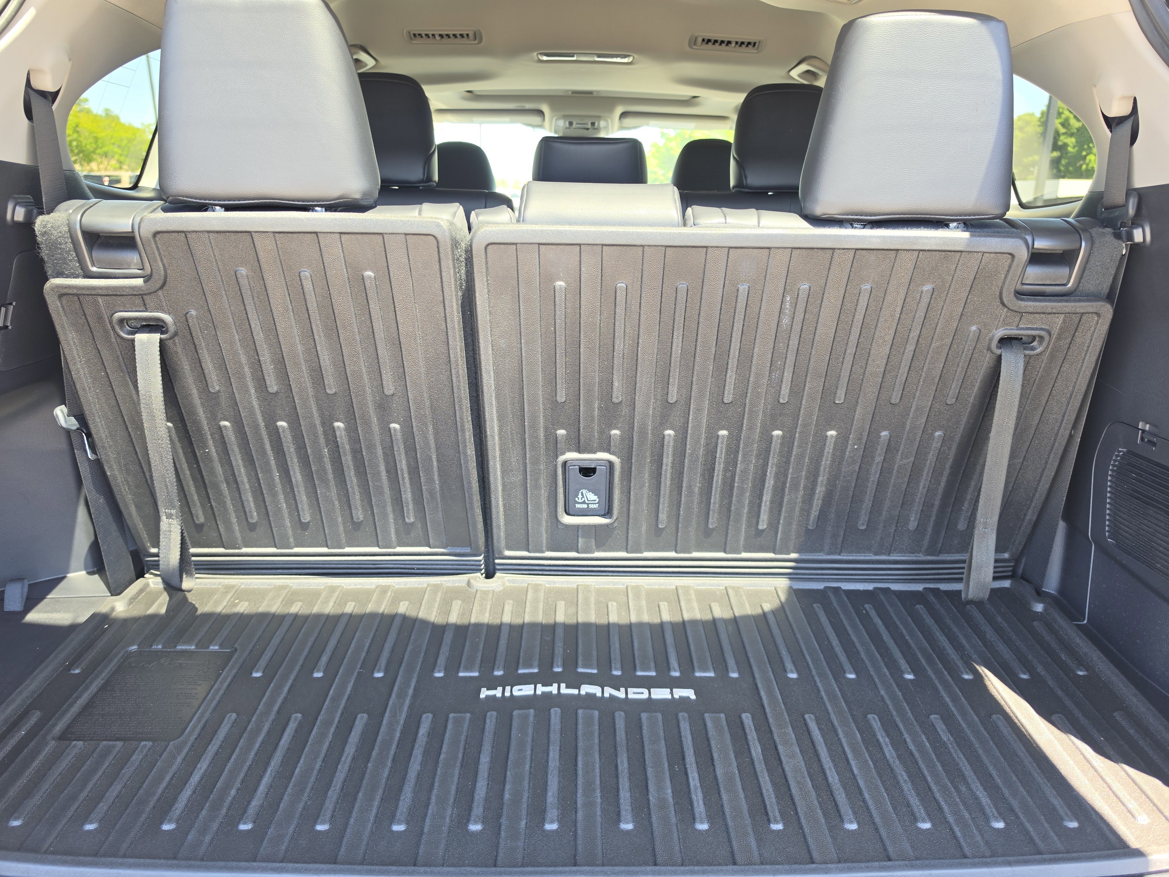 Used 2022 Toyota Highlander XLE FWD image 11