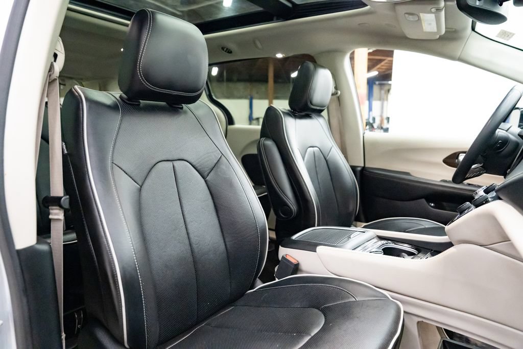 Used 2023 Chrysler Pacifica Limited FWD image 29