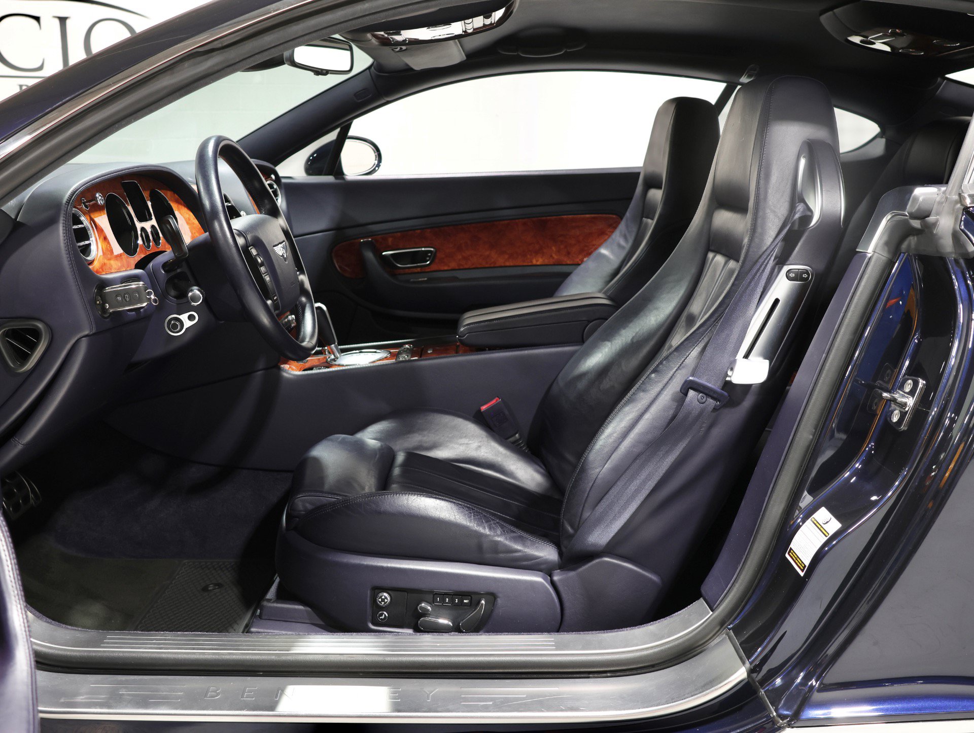 Used 2005 Bentley Continental GT AWD/4WD image 40