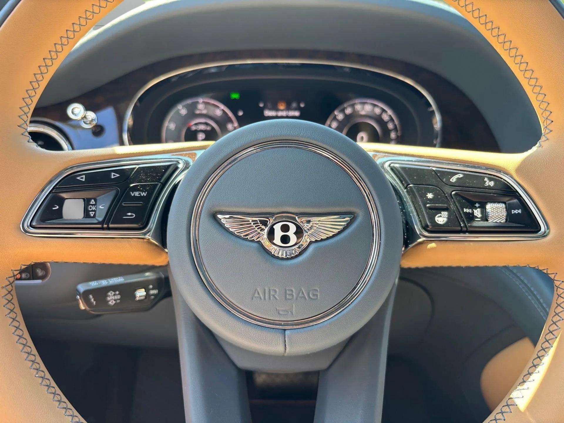 New 2025 Bentley Bentayga Extended Wheelbase image 38