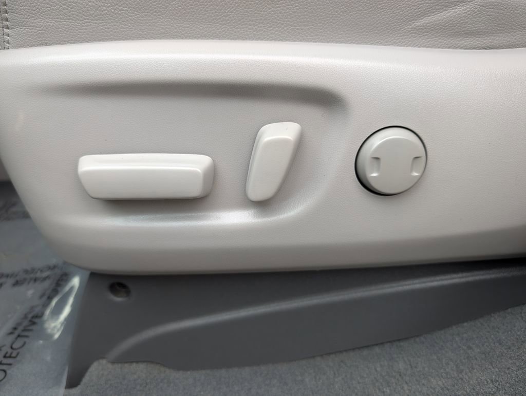 Used 2019 Toyota Sienna XLE w/ XLE Navigation Package AWD/4WD image 16